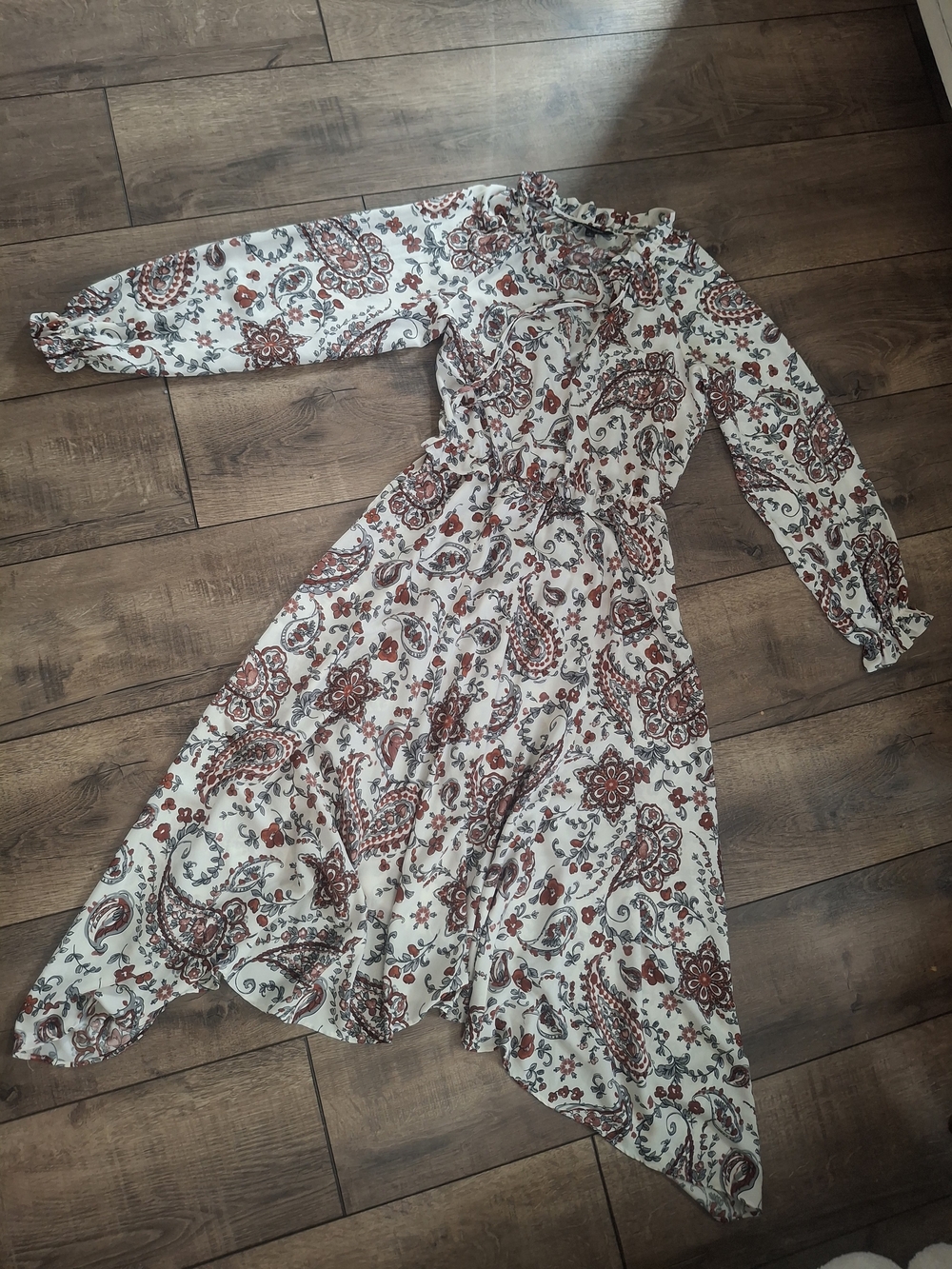 Banana Republic Women’s White Paisley Long Sleeve Midi Dress